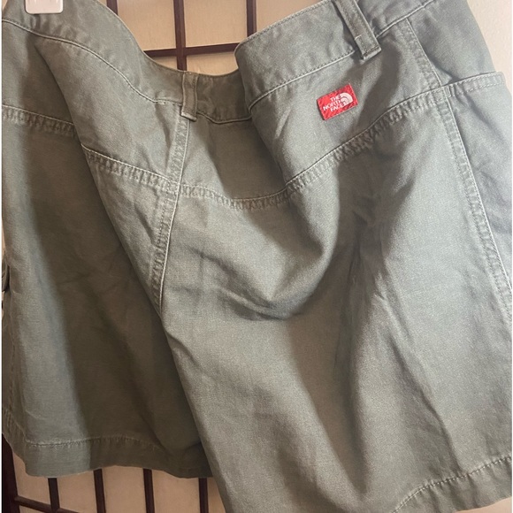 NWT The North Face at ease shorts Anchorage Green. Size 12. - Picture 5 of 5